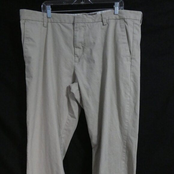 OLD NAVY - The Classic Khaki - Slim Fit | 42 x 32 | Beige Casual Slim Fit Pants - Picture 6 of 16